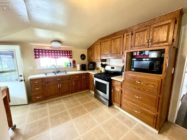 77 Milan Avenue, Norwalk, 44857, 3 Bedrooms Bedrooms, ,1 BathroomBathrooms,Residential,For Sale,Milan,20251384
