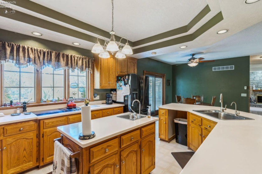 125 Woodmere Drive, Tiffin, 44883, 6 Bedrooms Bedrooms, ,5 BathroomsBathrooms,Residential,For Sale,Woodmere,20251571
