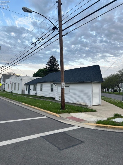 612 West Madison Street, Sandusky, 44870, 2 Bedrooms Bedrooms, ,1 BathroomBathrooms,Residential,For Sale,West Madison Street,20251561