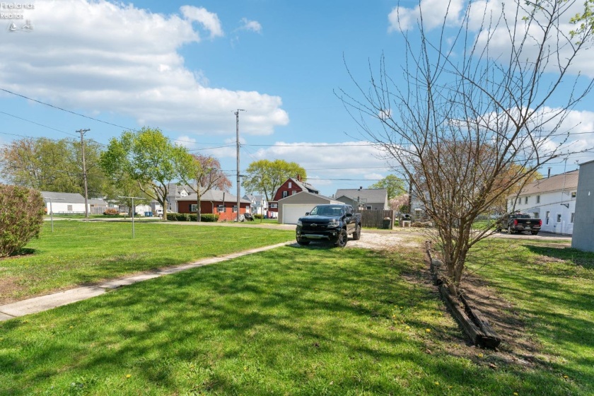 921 White Avenue, Fremont, 43420, 2 Bedrooms Bedrooms, ,1 BathroomBathrooms,Residential,For Sale,White,20251353