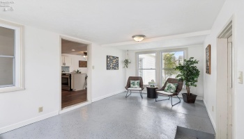 Sunroom/Breezeway