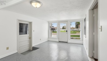Sunroom/Breezeway