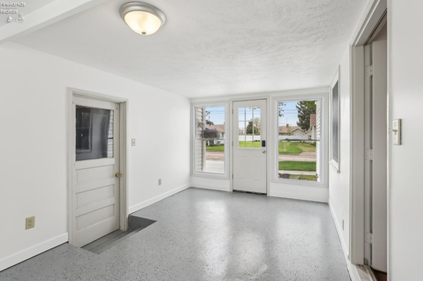 Sunroom/Breezeway