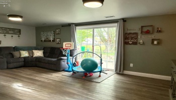 2703 Sweetbriar Drive, Sandusky, 44870, 4 Bedrooms Bedrooms, ,2 BathroomsBathrooms,Residential,For Sale,Sweetbriar,20251611