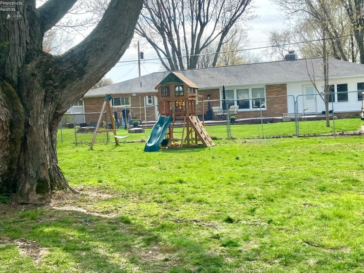 2703 Sweetbriar Drive, Sandusky, 44870, 4 Bedrooms Bedrooms, ,2 BathroomsBathrooms,Residential,For Sale,Sweetbriar,20251611