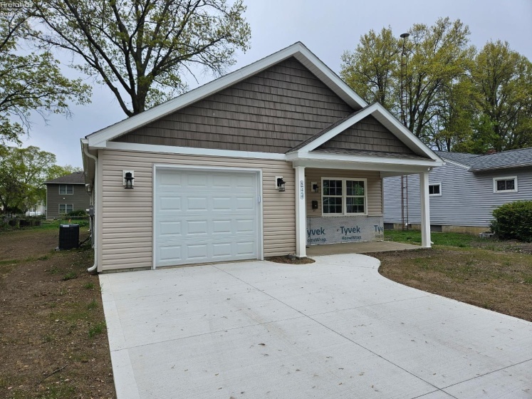 844 Monroe Street, Port Clinton, 43452, 3 Bedrooms Bedrooms, ,2 BathroomsBathrooms,Residential,For Sale,Monroe,20251624