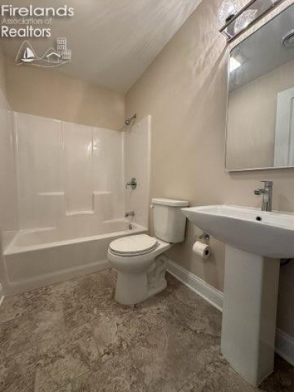 844 Monroe Street, Port Clinton, 43452, 3 Bedrooms Bedrooms, ,2 BathroomsBathrooms,Residential,For Sale,Monroe,20251624