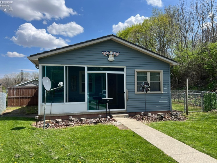 607 Front Street, Fremont, 43420, 3 Bedrooms Bedrooms, ,1 BathroomBathrooms,Residential,For Sale,Front,20251476