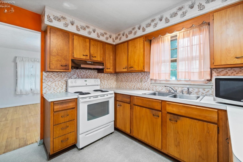 5524 Hartford Avenue, Vermilion, 44089, 3 Bedrooms Bedrooms, ,2 BathroomsBathrooms,Residential,For Sale,Hartford,20251655