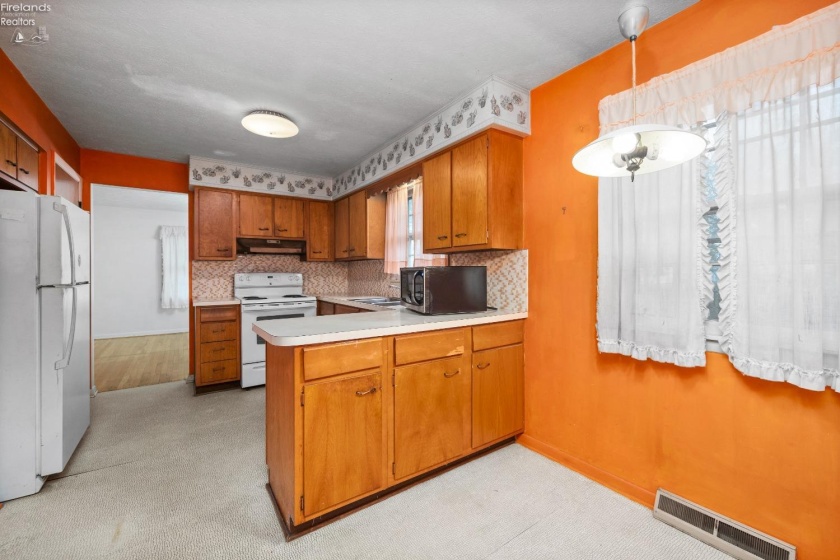 5524 Hartford Avenue, Vermilion, 44089, 3 Bedrooms Bedrooms, ,2 BathroomsBathrooms,Residential,For Sale,Hartford,20251655