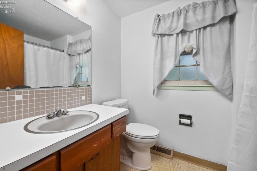 5524 Hartford Avenue, Vermilion, 44089, 3 Bedrooms Bedrooms, ,2 BathroomsBathrooms,Residential,For Sale,Hartford,20251655