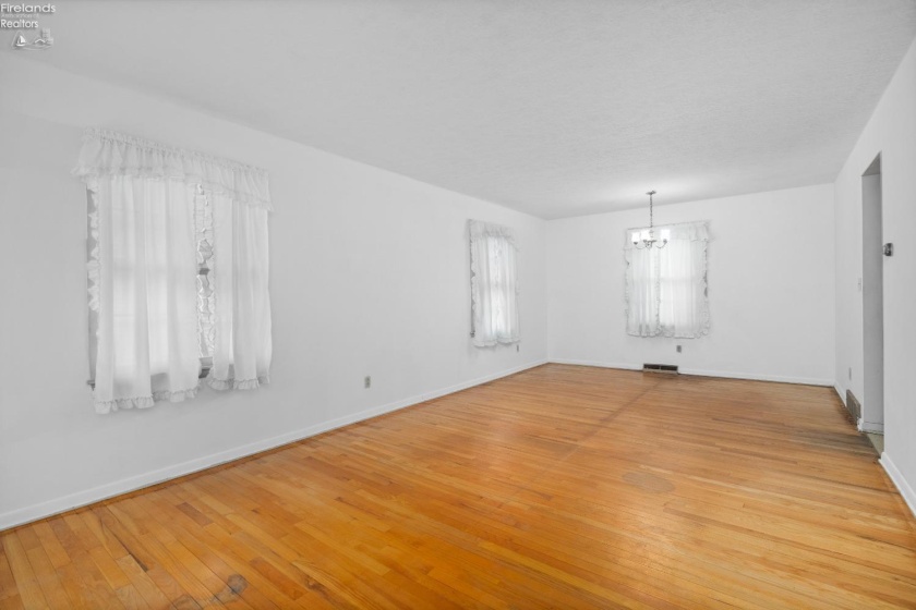 5524 Hartford Avenue, Vermilion, 44089, 3 Bedrooms Bedrooms, ,2 BathroomsBathrooms,Residential,For Sale,Hartford,20251655