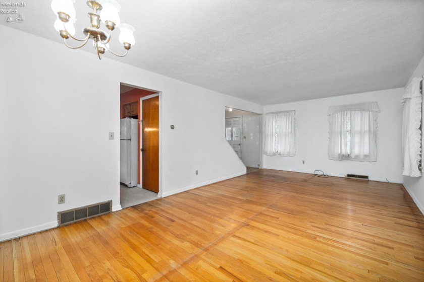 5524 Hartford Avenue, Vermilion, 44089, 3 Bedrooms Bedrooms, ,2 BathroomsBathrooms,Residential,For Sale,Hartford,20251655