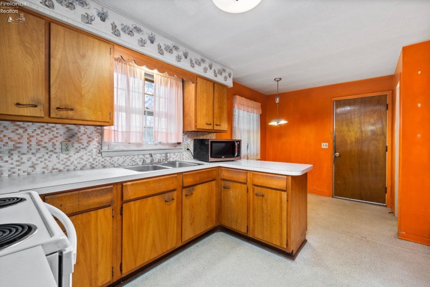 5524 Hartford Avenue, Vermilion, 44089, 3 Bedrooms Bedrooms, ,2 BathroomsBathrooms,Residential,For Sale,Hartford,20251655