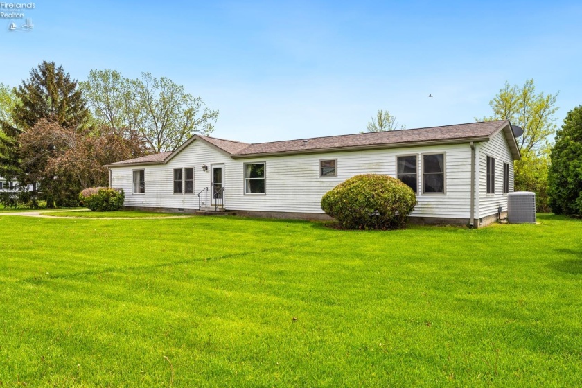 412 Spring Crest Drive, Marblehead, 43440, 3 Bedrooms Bedrooms, ,2 BathroomsBathrooms,Residential,For Sale,Spring Crest,20251679
