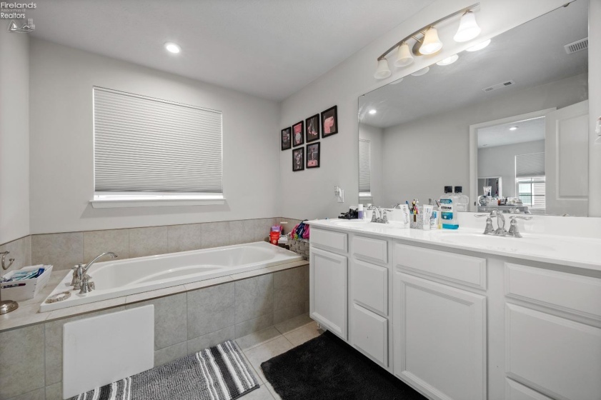 9087 Nash Lane, North Ridgeville, 44089, 4 Bedrooms Bedrooms, ,3 BathroomsBathrooms,Residential,For Sale,Nash,20251706