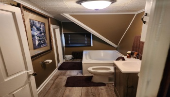 2nd level bathroom