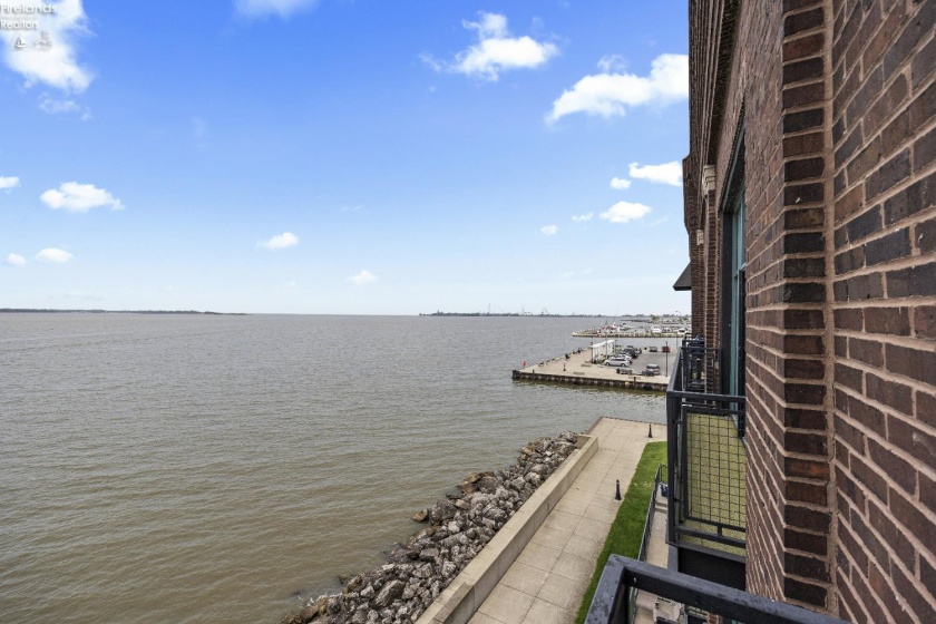401 Shoreline Drive, Sandusky, 44870, 3 Bedrooms Bedrooms, ,3 BathroomsBathrooms,Residential,For Sale,Shoreline,20251666