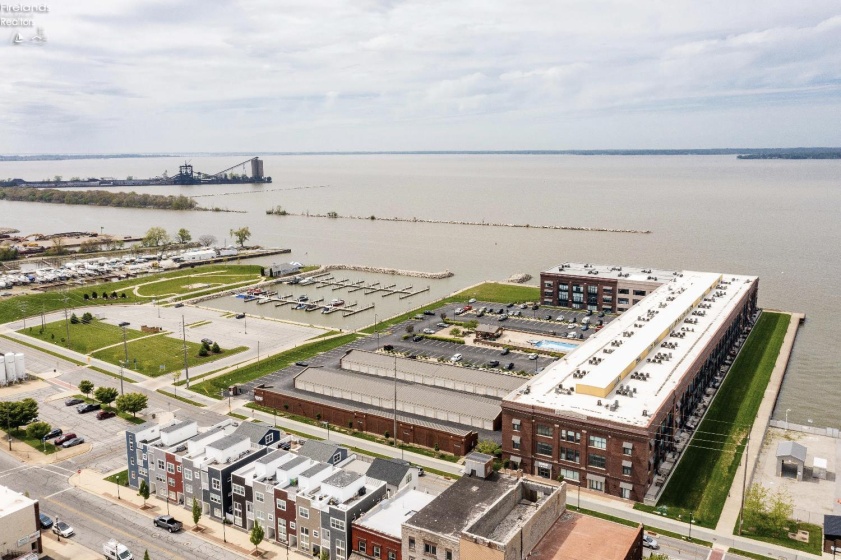 401 Shoreline Drive, Sandusky, 44870, 3 Bedrooms Bedrooms, ,3 BathroomsBathrooms,Residential,For Sale,Shoreline,20251666