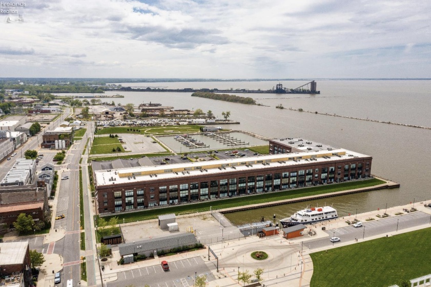 401 Shoreline Drive, Sandusky, 44870, 3 Bedrooms Bedrooms, ,3 BathroomsBathrooms,Residential,For Sale,Shoreline,20251666
