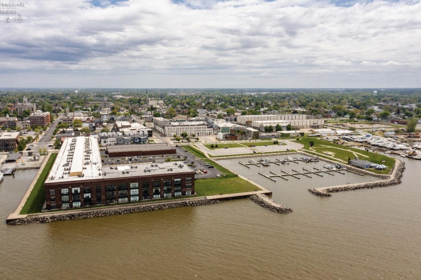 401 Shoreline Drive, Sandusky, 44870, 3 Bedrooms Bedrooms, ,3 BathroomsBathrooms,Residential,For Sale,Shoreline,20251666