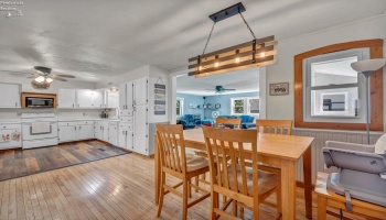 Eat in kitchen area