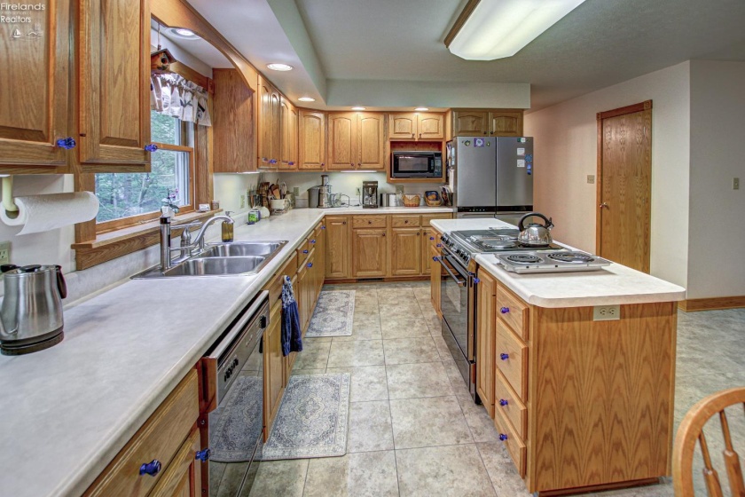 914 Wood Glen Court, Norwalk, 44857, 4 Bedrooms Bedrooms, ,4 BathroomsBathrooms,Residential,For Sale,Wood Glen,20251750