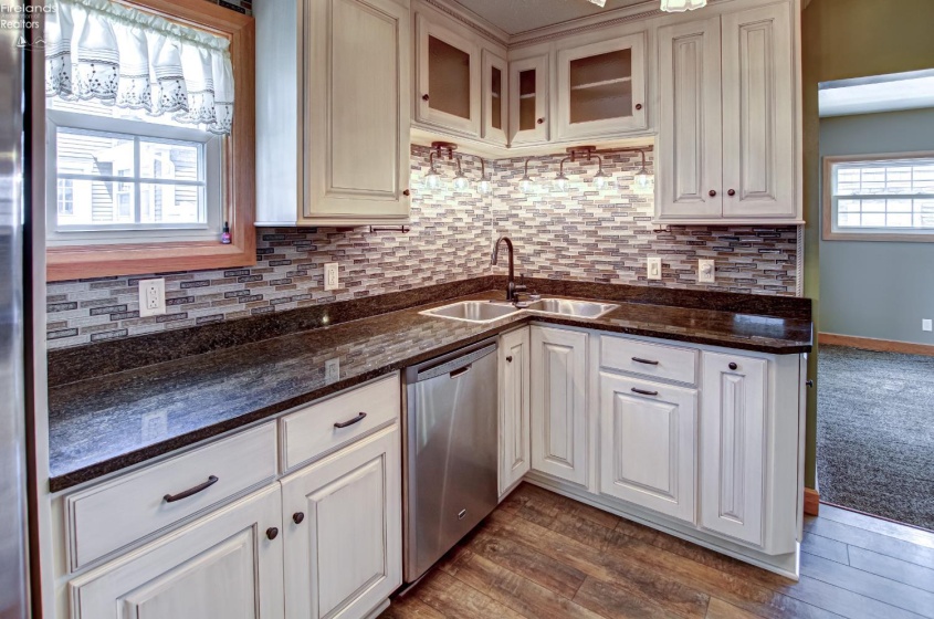5475 Mabel Drive, Port Clinton, 43452, 7 Bedrooms Bedrooms, ,5 BathroomsBathrooms,Residential,For Sale,Mabel,20251778
