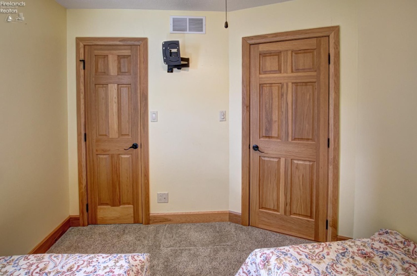 5475 Mabel Drive, Port Clinton, 43452, 7 Bedrooms Bedrooms, ,5 BathroomsBathrooms,Residential,For Sale,Mabel,20251778