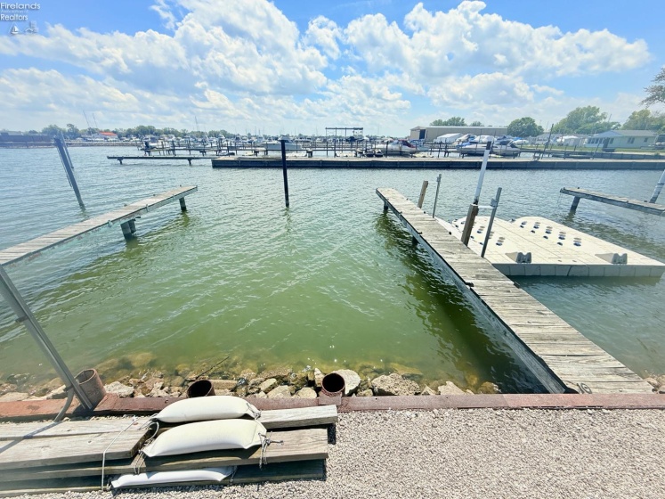 5475 Mabel Drive, Port Clinton, 43452, 7 Bedrooms Bedrooms, ,5 BathroomsBathrooms,Residential,For Sale,Mabel,20251778
