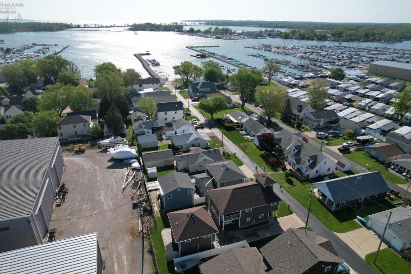 5475 Mabel Drive, Port Clinton, 43452, 7 Bedrooms Bedrooms, ,5 BathroomsBathrooms,Residential,For Sale,Mabel,20251778