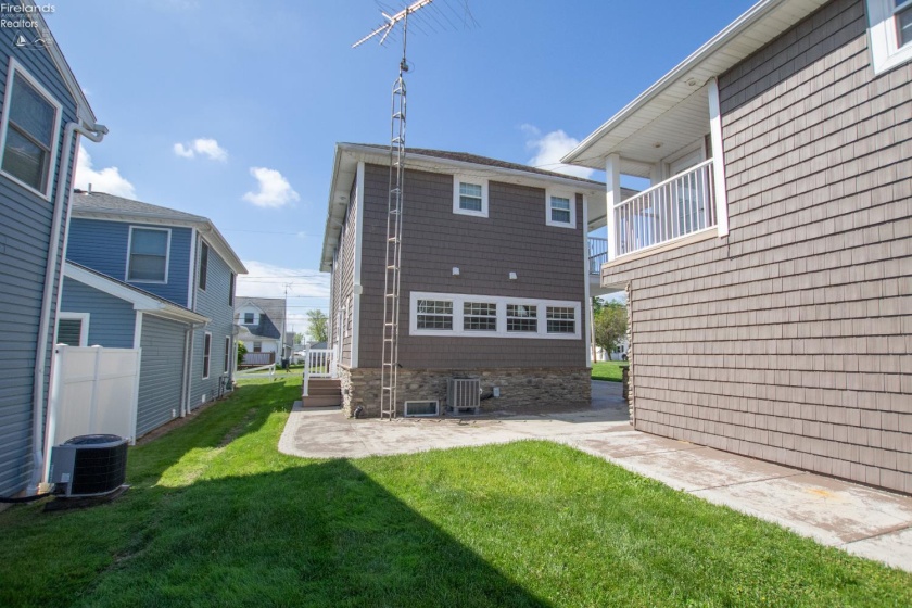 5475 Mabel Drive, Port Clinton, 43452, 7 Bedrooms Bedrooms, ,5 BathroomsBathrooms,Residential,For Sale,Mabel,20251778