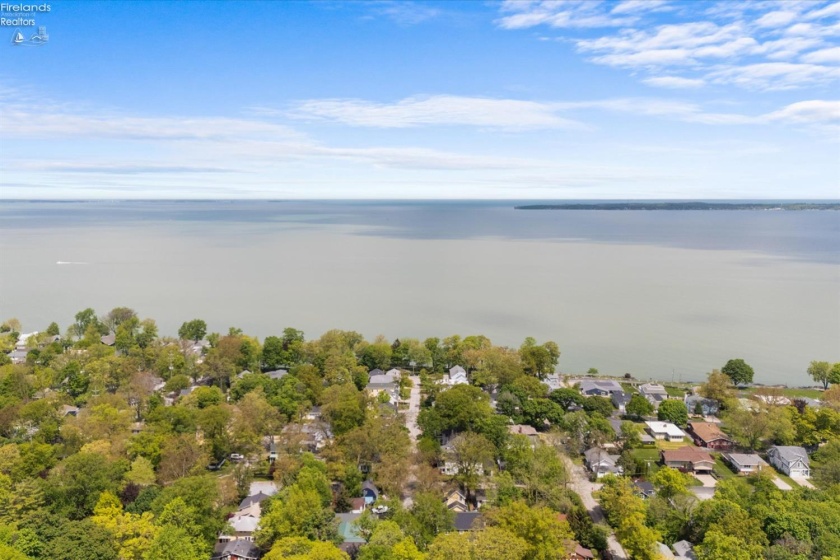 910 3rd Street, Lakeside, 43440, 5 Bedrooms Bedrooms, ,5 BathroomsBathrooms,Residential,For Sale,3rd,20251783