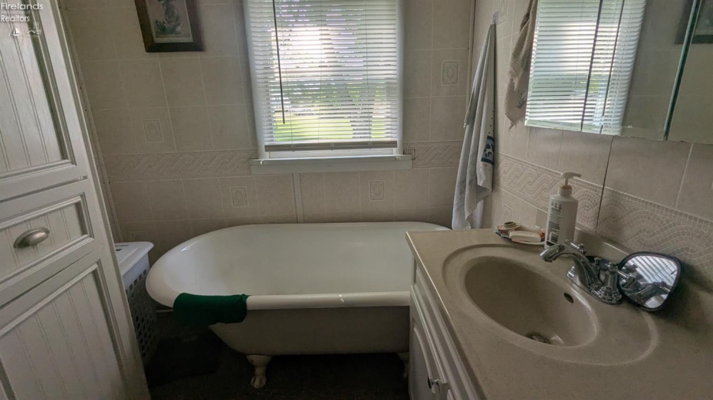 414 Short Street, Port Clinton, 43452, 2 Bedrooms Bedrooms, ,1 BathroomBathrooms,Residential,For Sale,Short,20251788