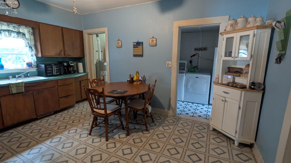 414 Short Street, Port Clinton, 43452, 2 Bedrooms Bedrooms, ,1 BathroomBathrooms,Residential,For Sale,Short,20251788