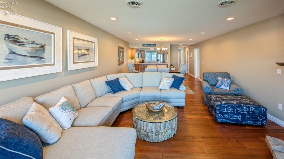 3088 Marina View Drive, Port Clinton, 43452, 2 Bedrooms Bedrooms, ,2 BathroomsBathrooms,Residential,For Sale,Marina View,20251774