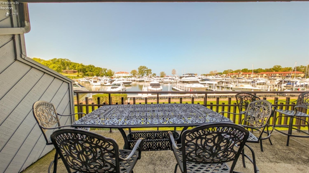 3088 Marina View Drive, Port Clinton, 43452, 2 Bedrooms Bedrooms, ,2 BathroomsBathrooms,Residential,For Sale,Marina View,20251774