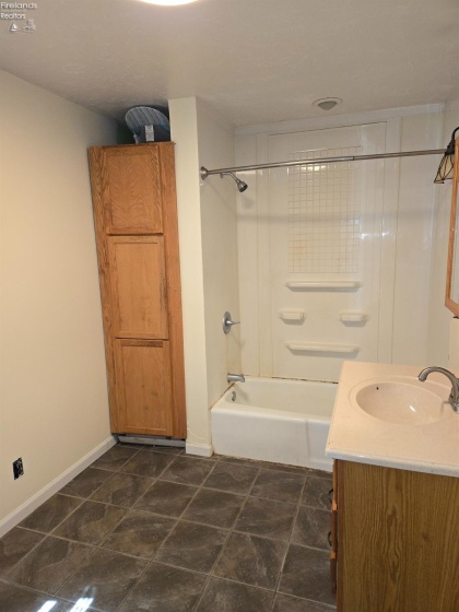 91 1st Avenue, Tiffin, 44883, 6 Bedrooms Bedrooms, ,2 BathroomsBathrooms,Residential,For Sale,1st,20251678