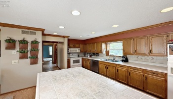 38 Tecumseh Trail, Tiffin, 44883, 4 Bedrooms Bedrooms, ,3 BathroomsBathrooms,Residential,For Sale,Tecumseh,20251789