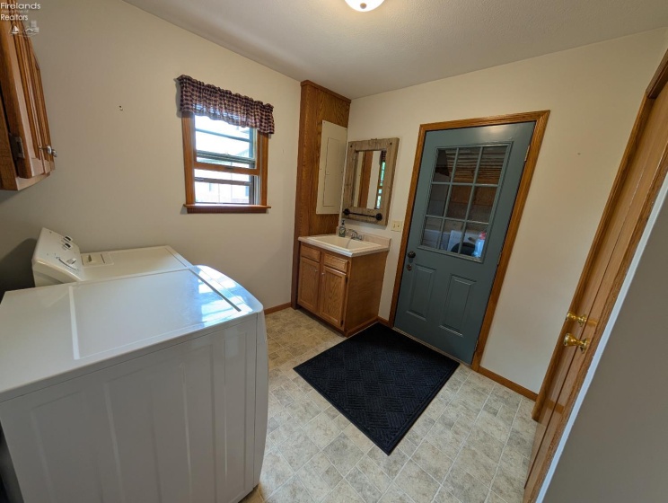 1425 County Road 9, Fremont, 43420, 3 Bedrooms Bedrooms, ,3 BathroomsBathrooms,Residential,For Sale,County Road 9,20251818
