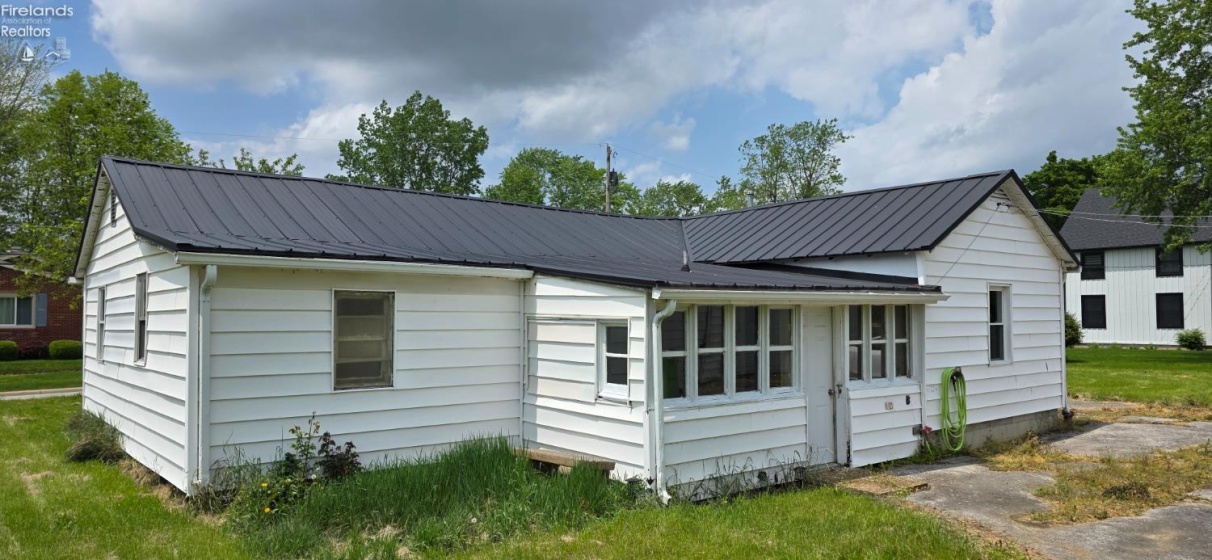 1037 Fishlock Avenue, Findlay, 45840, 2 Bedrooms Bedrooms, ,1 BathroomBathrooms,Residential,For Sale,Fishlock,20251801