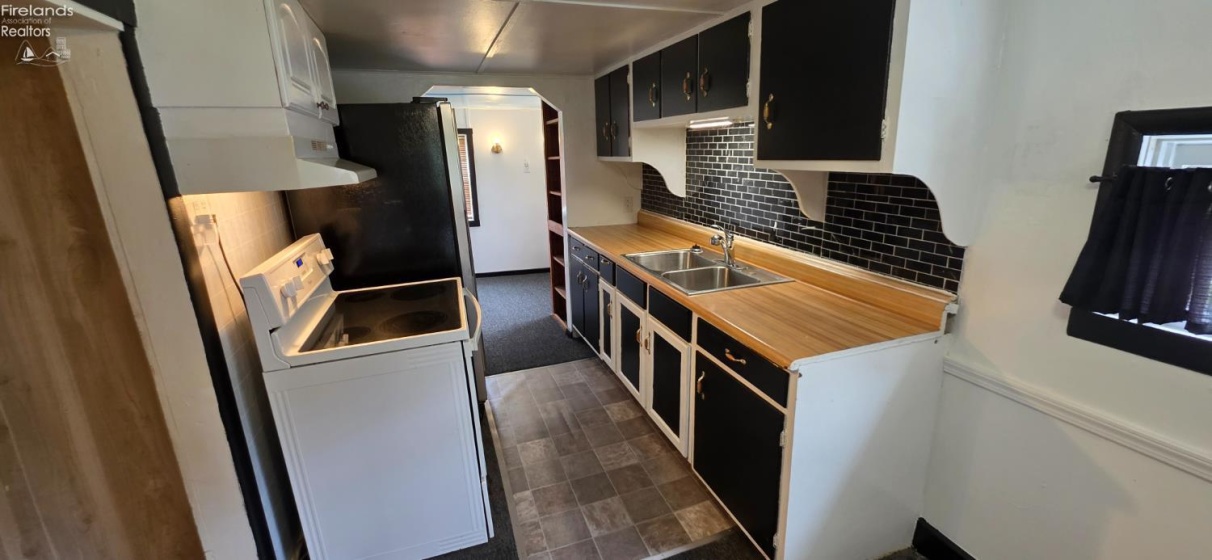 1037 Fishlock Avenue, Findlay, 45840, 2 Bedrooms Bedrooms, ,1 BathroomBathrooms,Residential,For Sale,Fishlock,20251801