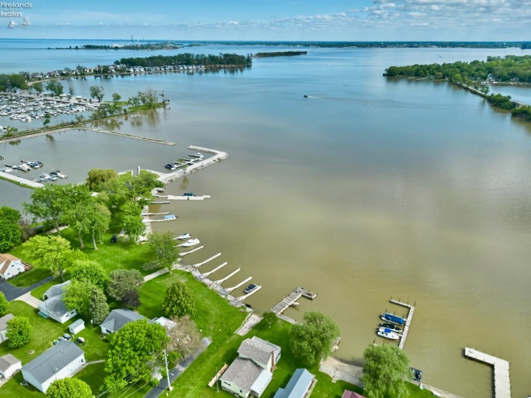 10556 Bayshore Road, Marblehead, 43440, 4 Bedrooms Bedrooms, ,3 BathroomsBathrooms,Residential,For Sale,Bayshore,20251850