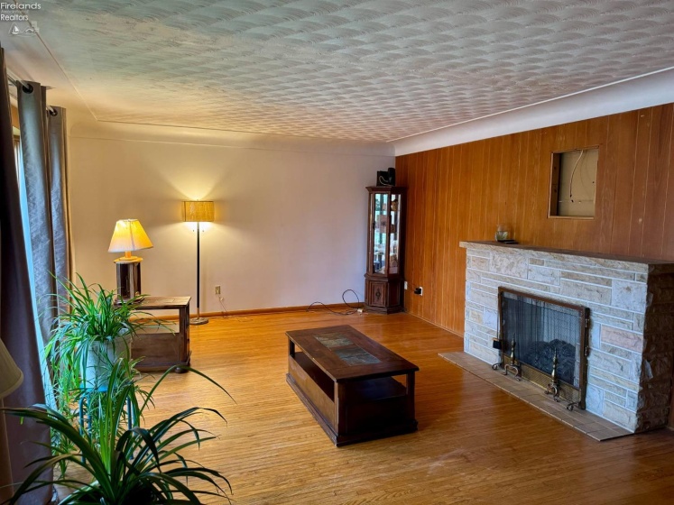 104 Wood Street, Fremont, 43420, 3 Bedrooms Bedrooms, ,3 BathroomsBathrooms,Residential,For Sale,Wood,20251816