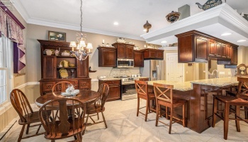 Kitchen Island / Eat in KItchen