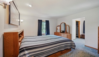 Primary Bedroom - Main Floor