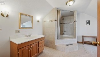 Suite- Full Bathroom