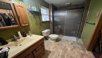 Primary en suite full bath