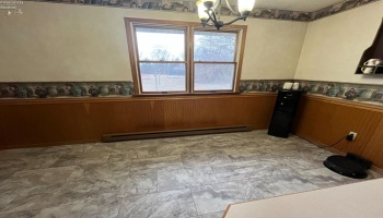 Eat-in kitchen