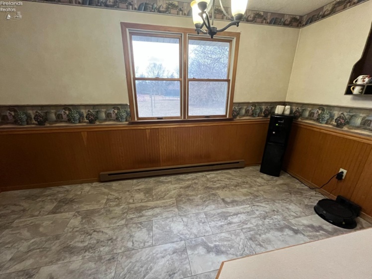 Eat-in kitchen